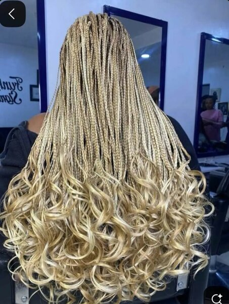 Extensions blondes tressées
