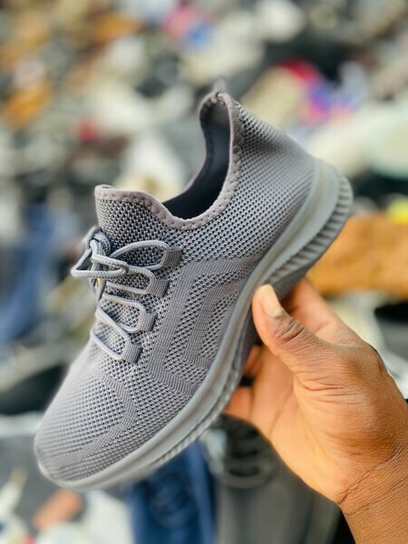 Baskets légères grises homme