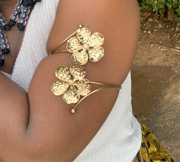 Bracelet manchette fleur doré