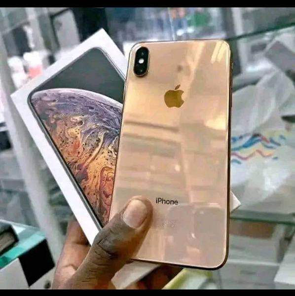 iPhone doré déverrouillé