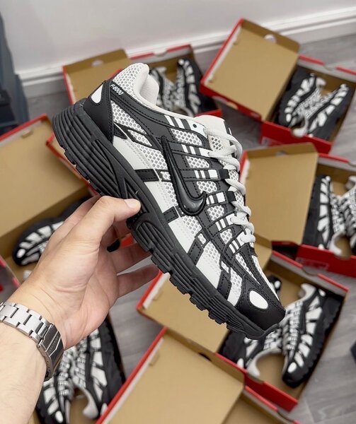 Chaussures à semelle compensée noir et blanc