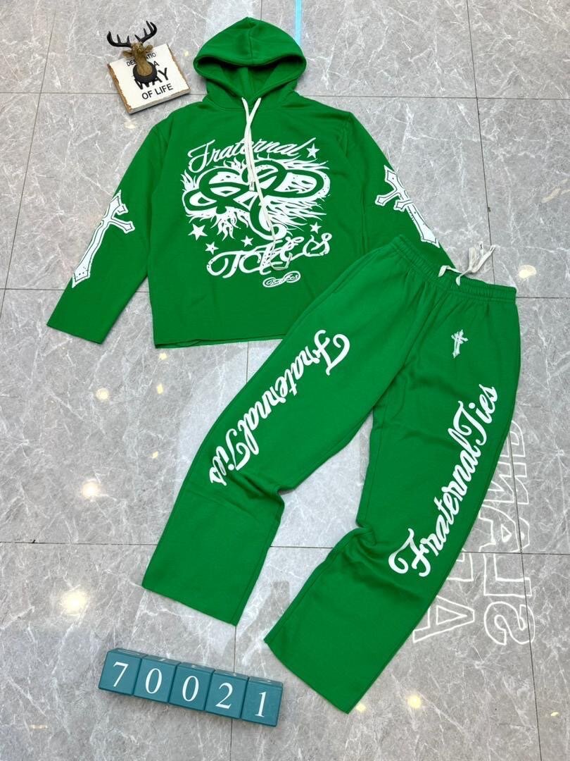 Sweat à capuche et pantalon