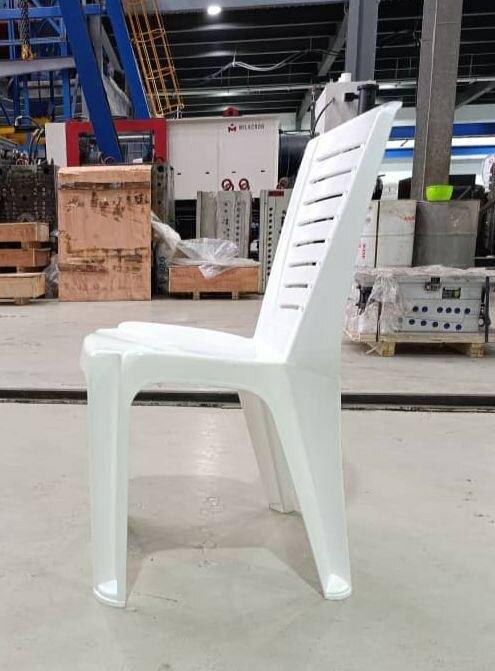 Chaise empilable en plastique