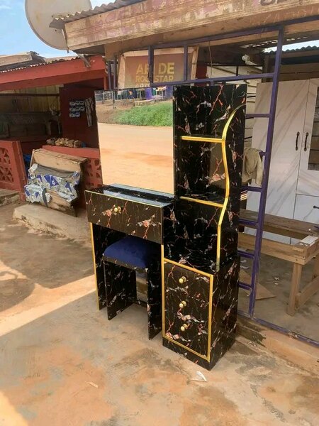 Meuble dressing noir et or