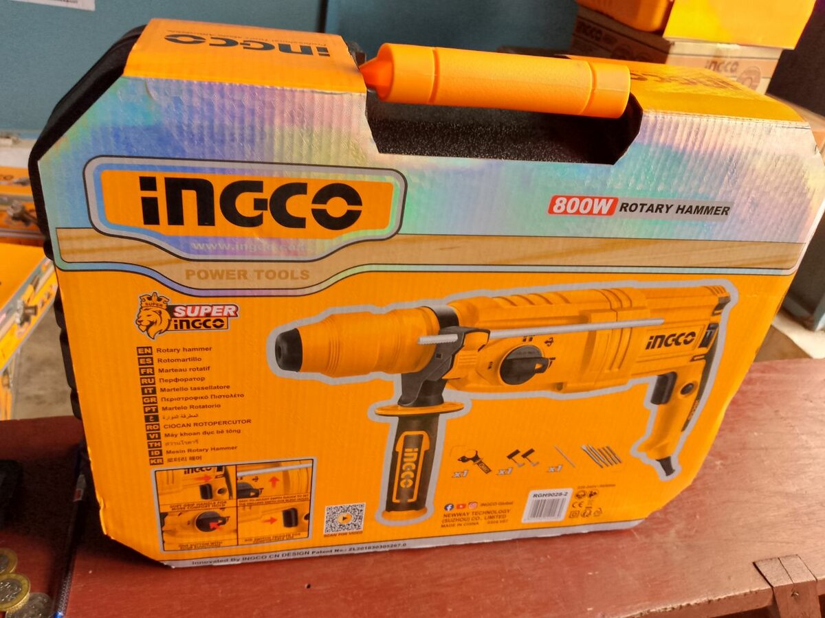 Concrete Drilling machine with accessories & 2 Chucks