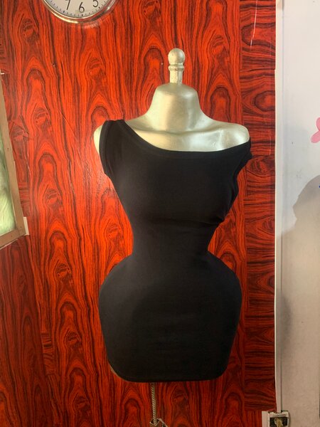 Robe noire moulante élégante