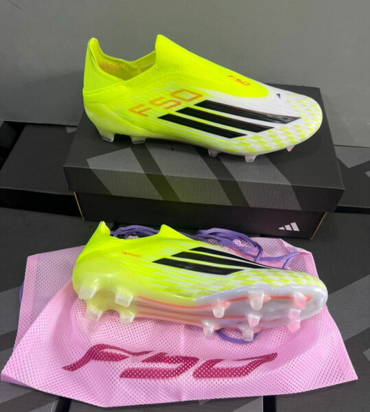 Chaussures de football légères