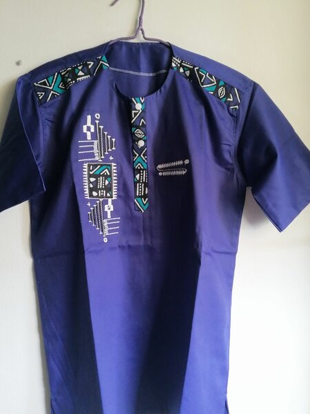 Chemise africaine homme bleu avec motifs