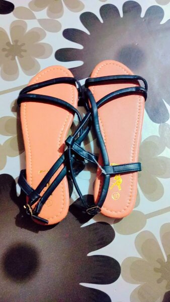 Sandales noires élégantes