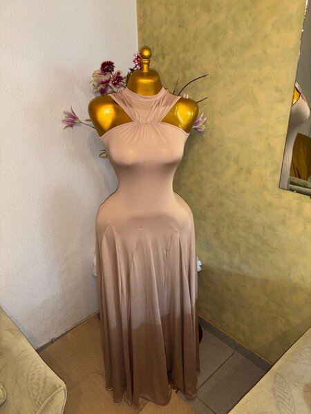 Robe élégante sans manches