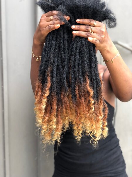 Extensions crépus noires et blondes