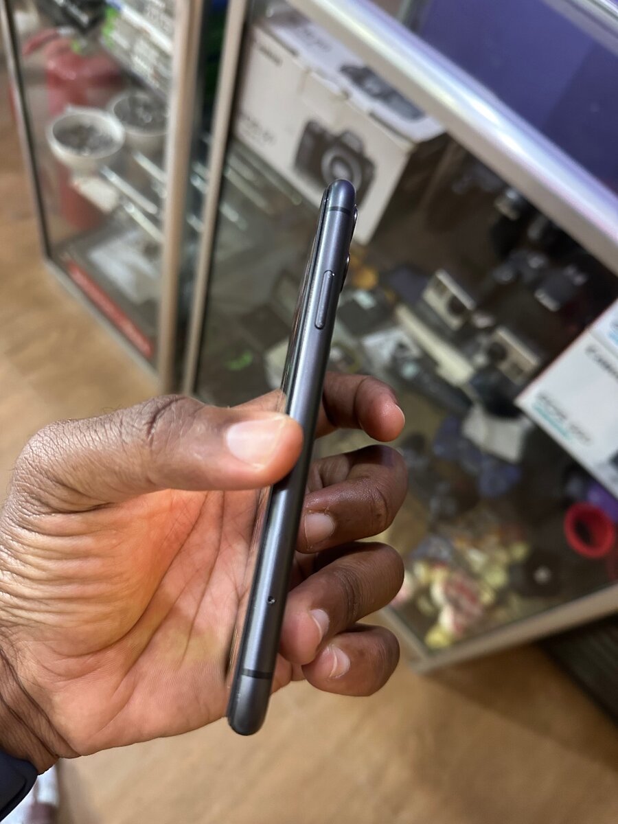 iPhone 11 U.K , 64GB