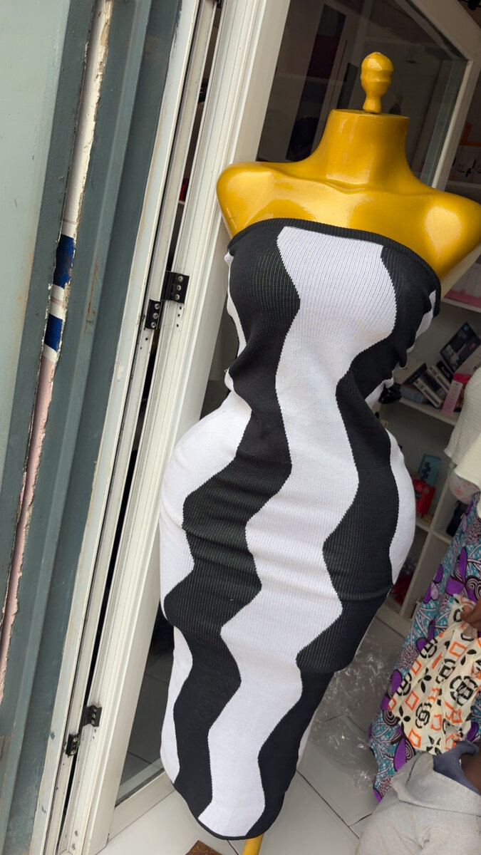 Robe tube noire et blanche