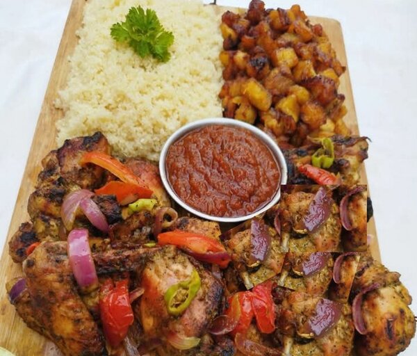 Poulet Braisé+Alloco, Attieke