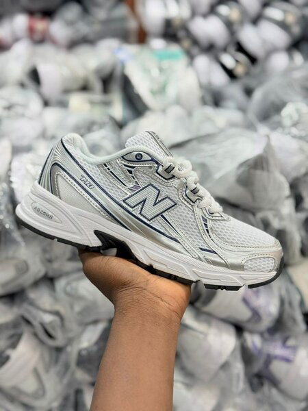 Baskets New Balance 740