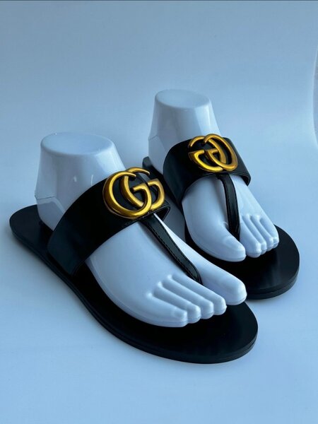 Gucci slippers
