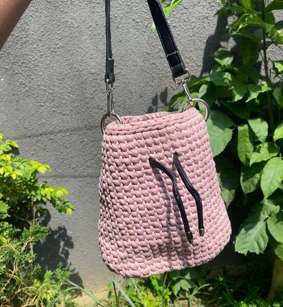 Sac à bandoulière tricoté élégant