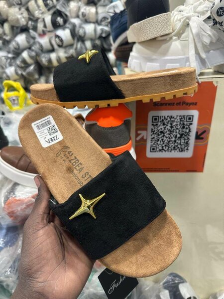 Sandales en suède élégantes