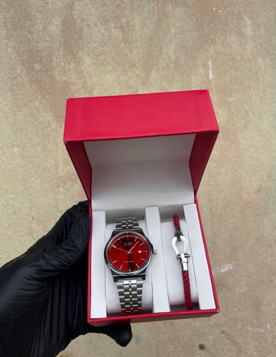 Montre élégante avec bracelet assorti