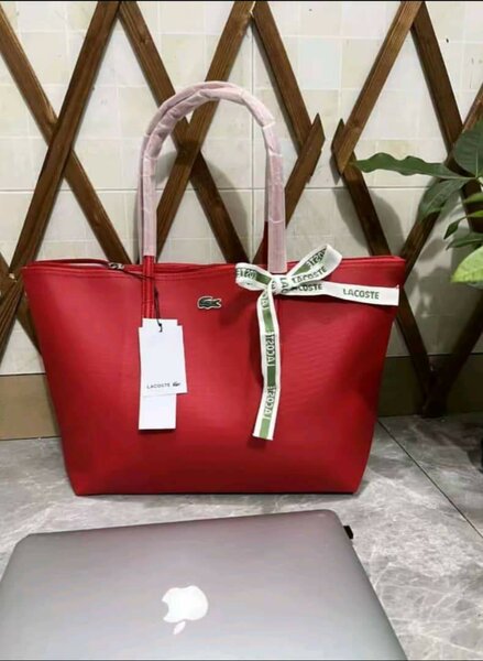 Sac à main élégant Lacoste