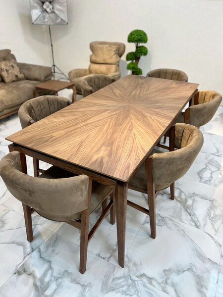 Table à manger en bois élégante