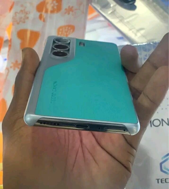 Téléphone portable CAMON 20