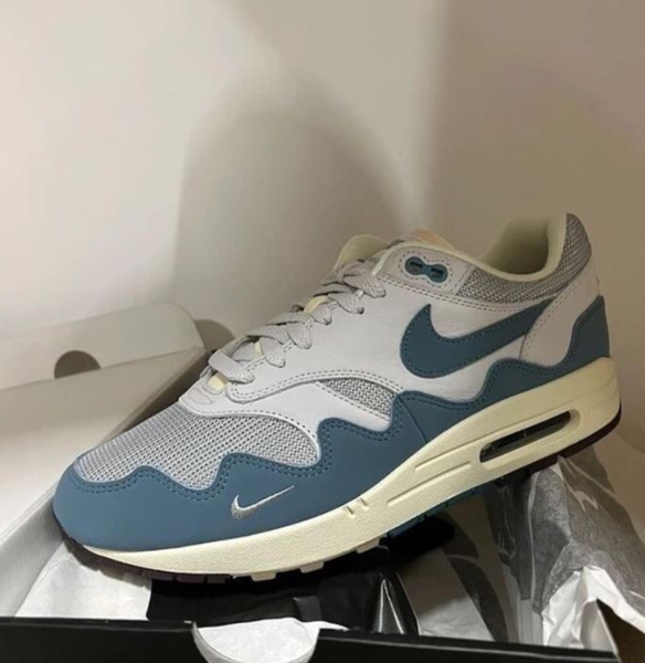 Sneakers Nike Blue and White