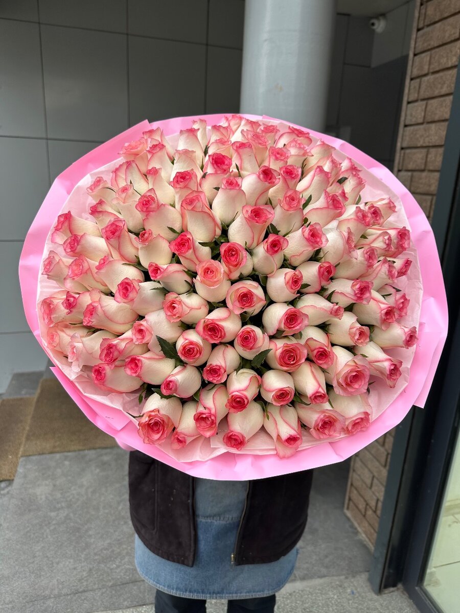 Все цветы срезка( розы , спрей розы , хризантемы)и в горшках