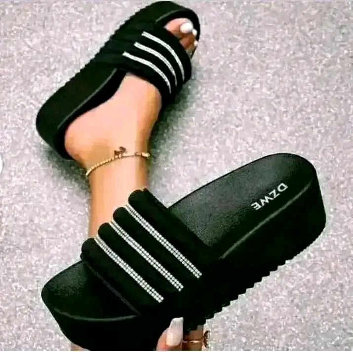 Sandales papillon colorées