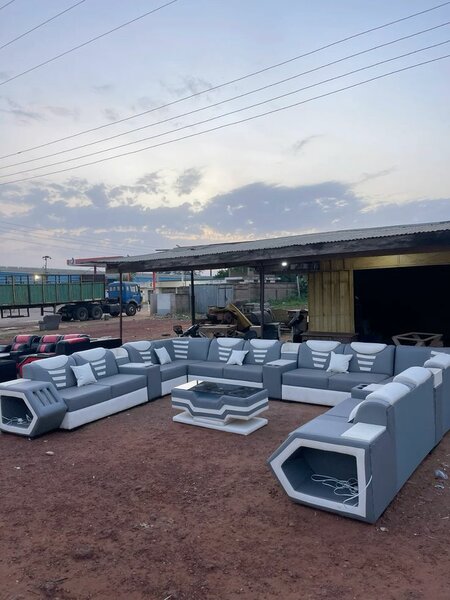 Salon de jardin moderne en gris