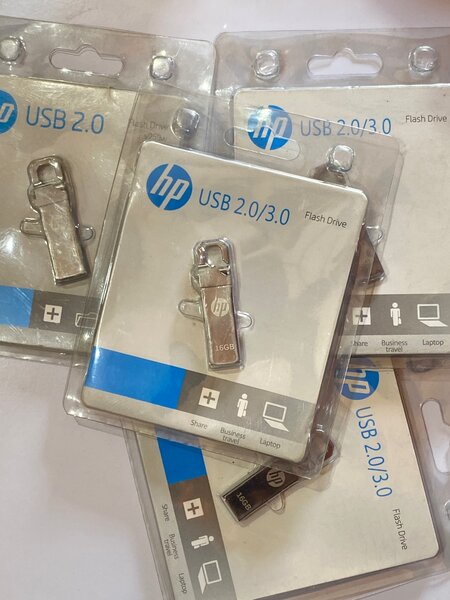 HP 16 GB flash drive