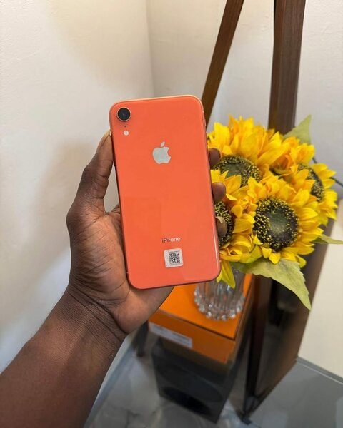 IPHONE XR 128GB - FACTORY UNLOCKED