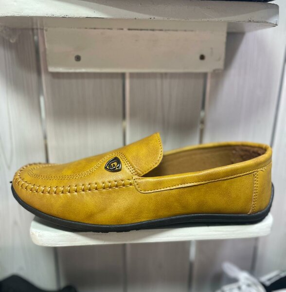 Mocassins en cuir jaune