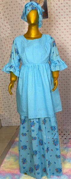 Robe plus foulard dentelle