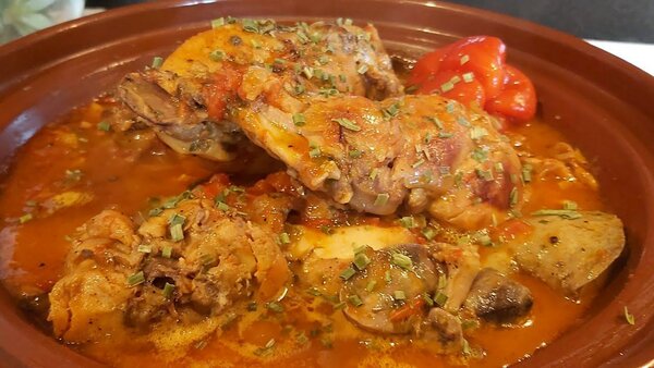 Kedjenou de lapin entier, riz