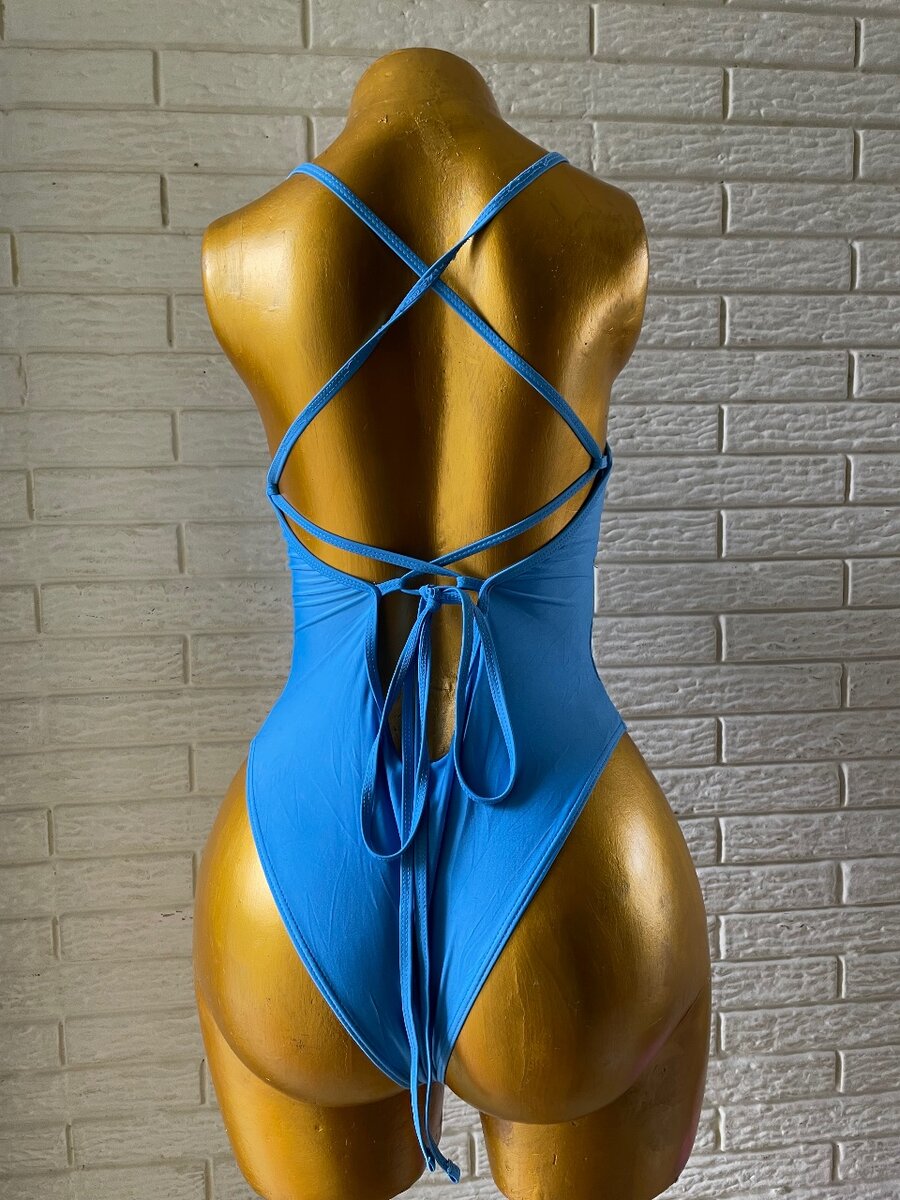 Maillot de bain bleu séduisant