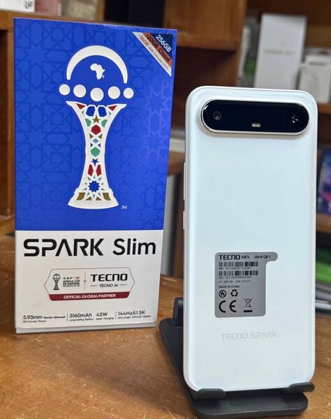 Tecno Spark Slim - Smartphone élégant et performant