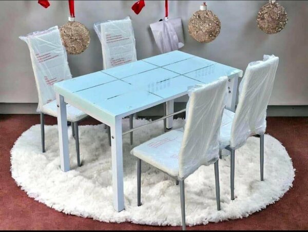 Ensemble Table et Chaises Moderne