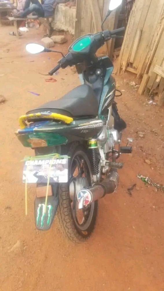 Moto citadine élégante 125cc