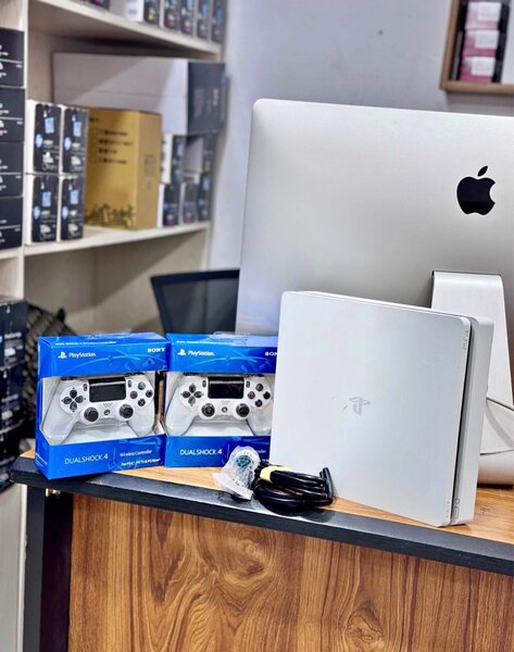 Console PS4 Slim avec Manettes