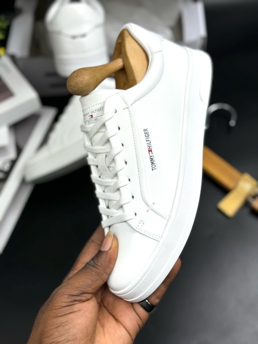TOMMY HILFIGER ALL WHITE