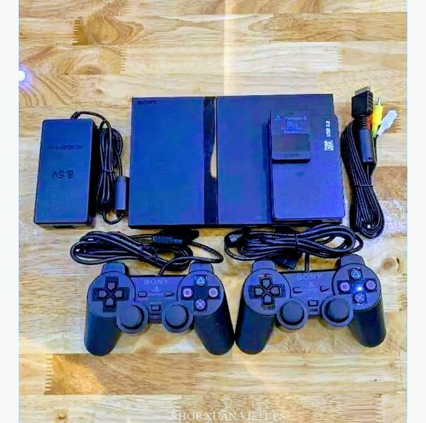 Console PlayStation 2 avec 2 manettes