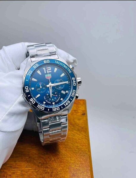 Montre chronographe en acier