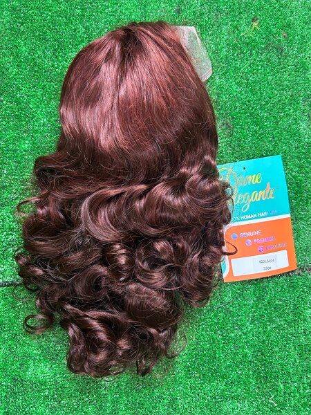 Perruque Bouclée Élégante