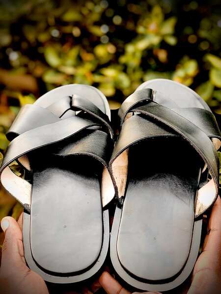 Sandales plates en cuir noir