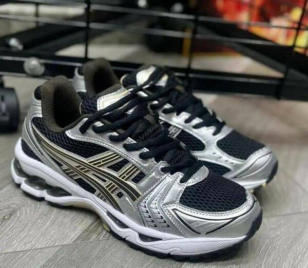 Chaussures de course légères Asics