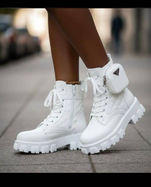Bottes blanches robustes