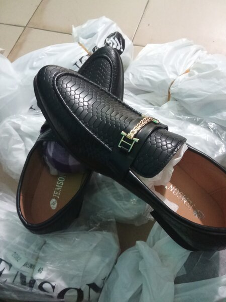 PAIRES DE SOULIER HOMME