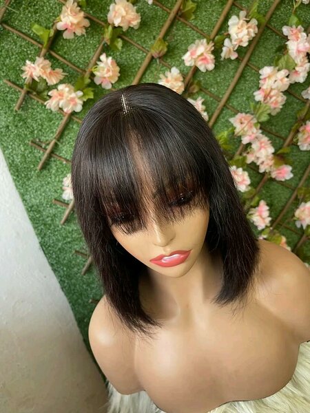 Perruque synthétique avec frange