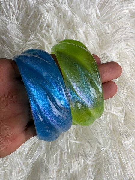 Bracelets en résine 1 à 2000f